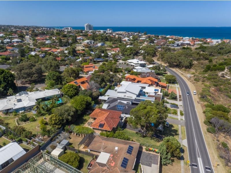 119 Elliott Road, Karrinyup WA 6018