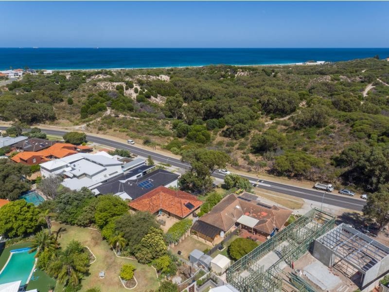 119 Elliott Road, Karrinyup WA 6018