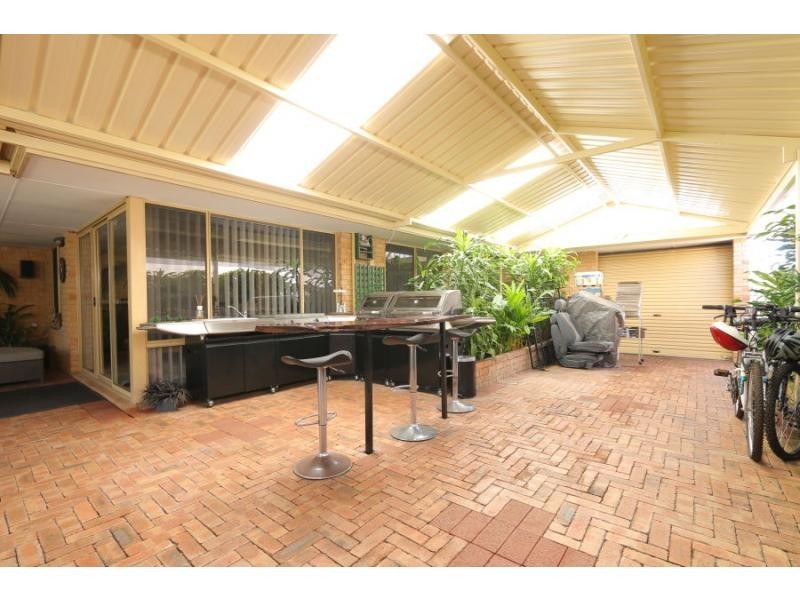 7 Hillview Rise, Cooloongup WA 6168