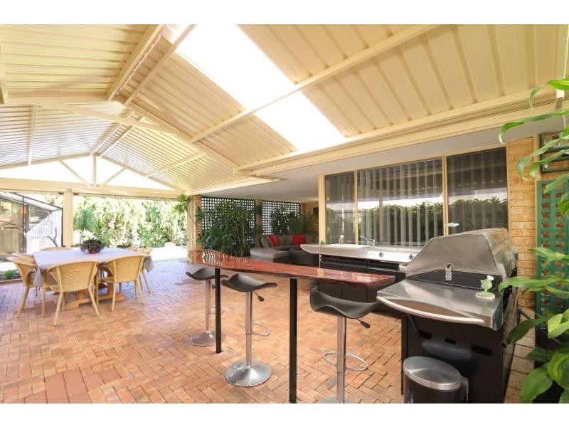 7 Hillview Rise, Cooloongup WA 6168