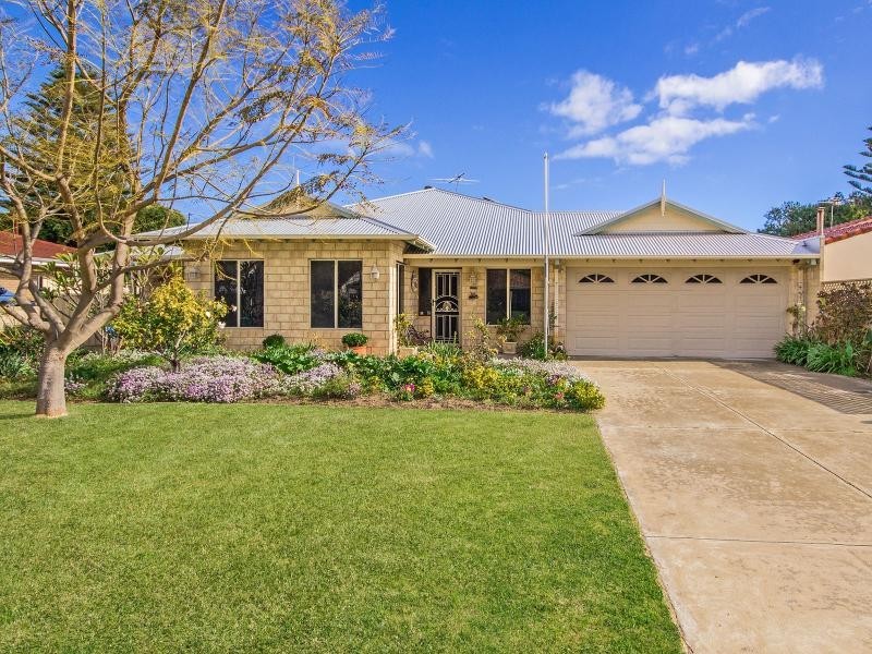 11 Thomas Street, Safety Bay WA 6169