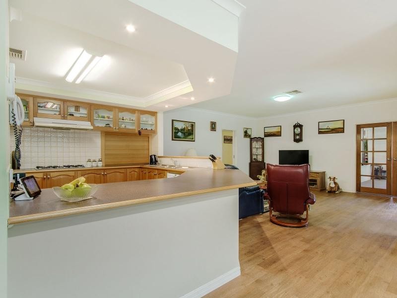 11 Thomas Street, Safety Bay WA 6169