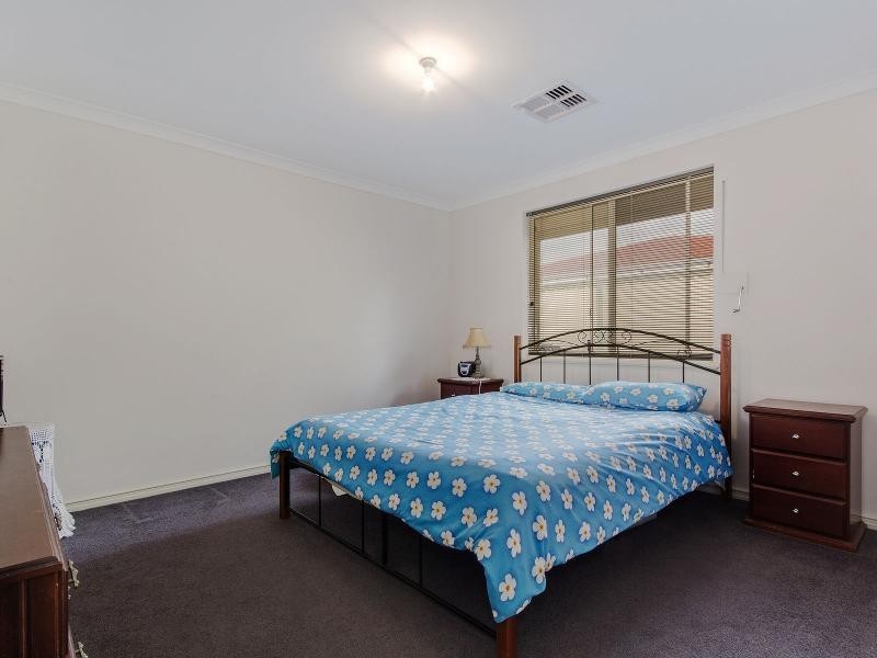 11 Thomas Street, Safety Bay WA 6169