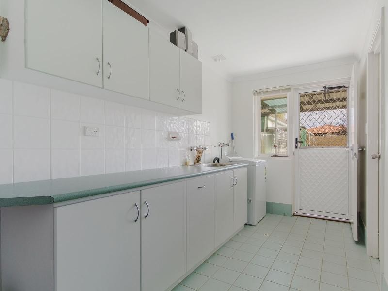 11 Thomas Street, Safety Bay WA 6169