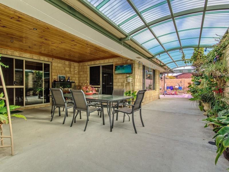 11 Thomas Street, Safety Bay WA 6169