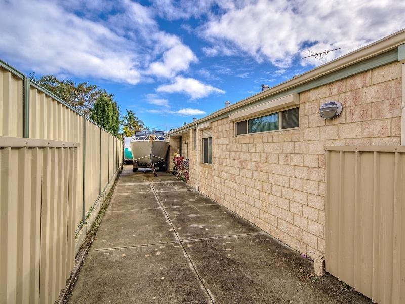 11 Thomas Street, Safety Bay WA 6169