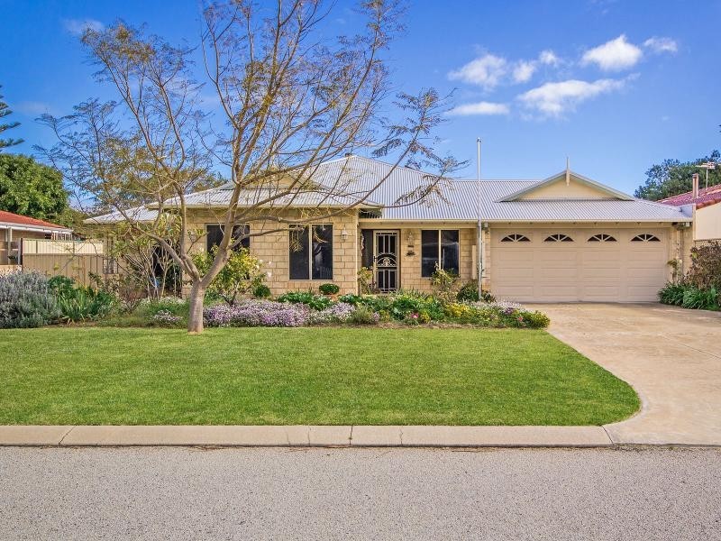 11 Thomas Street, Safety Bay WA 6169