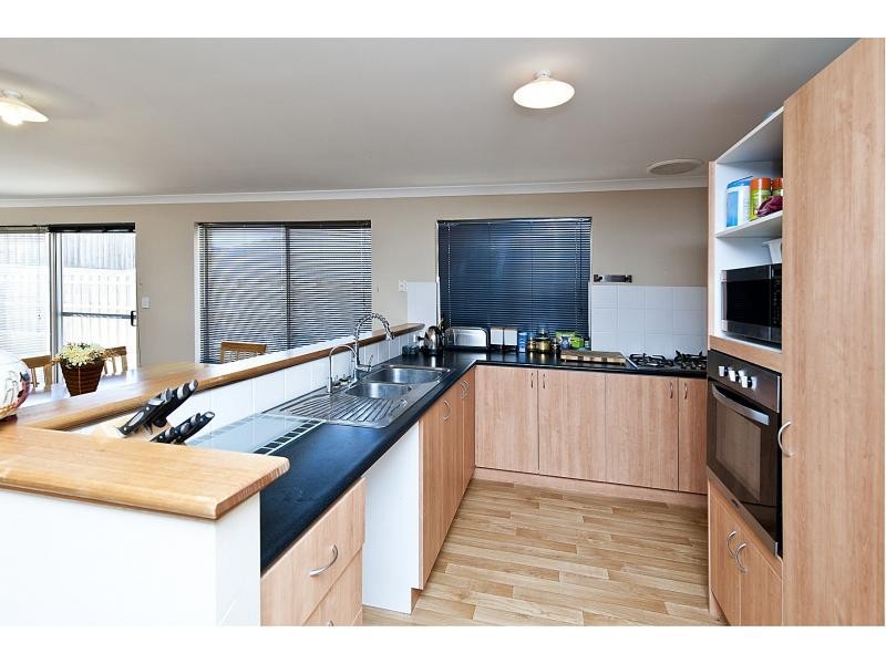 8 Rennex Ramble, Ellenbrook WA 6069