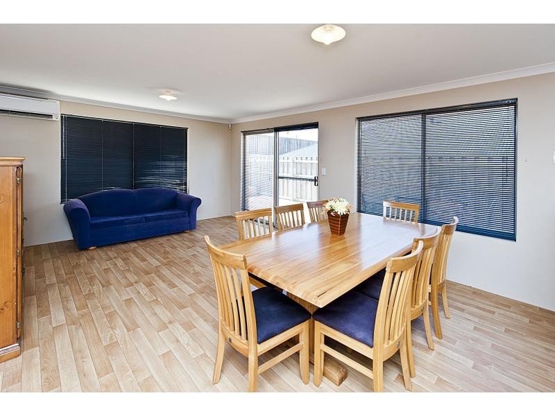 8 Rennex Ramble, Ellenbrook WA 6069