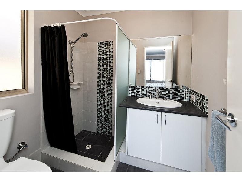 8 Rennex Ramble, Ellenbrook WA 6069