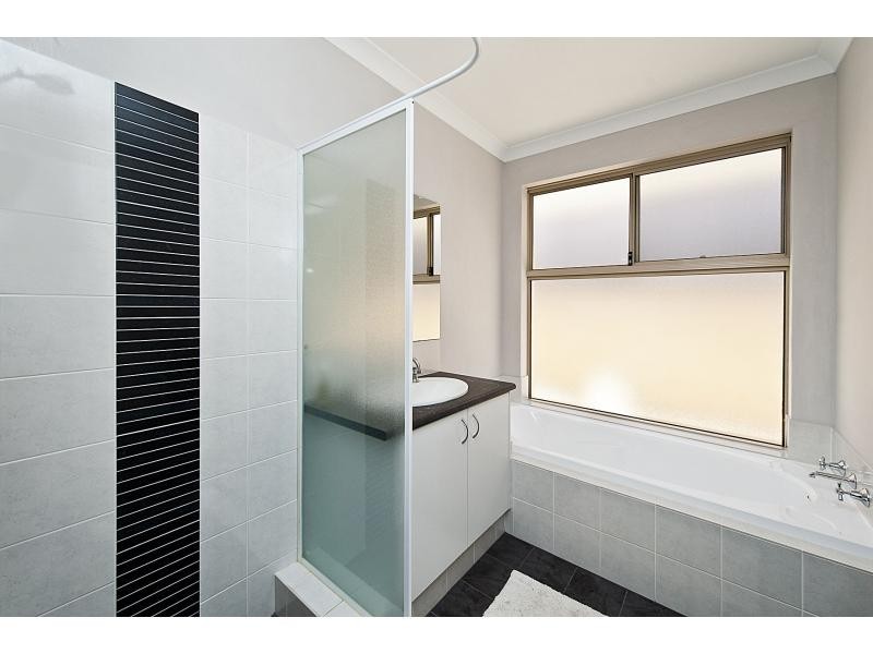 8 Rennex Ramble, Ellenbrook WA 6069