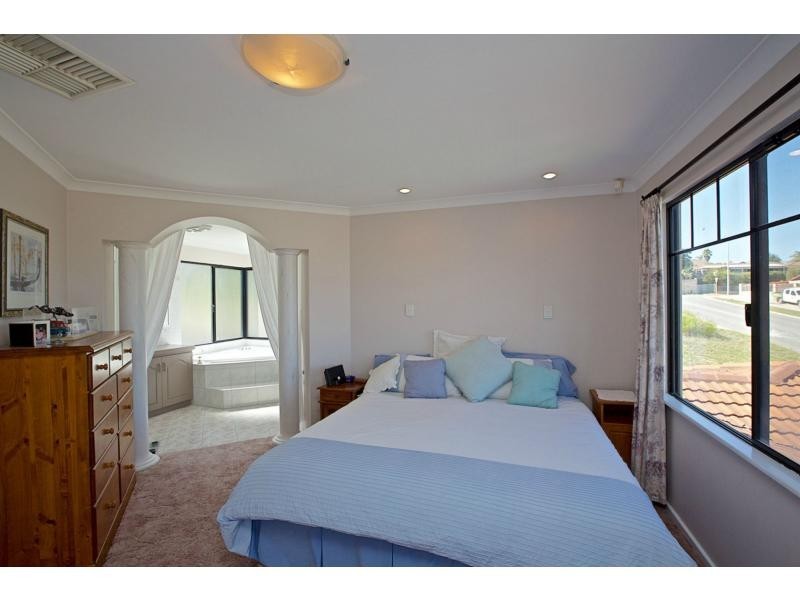 8 West View Boulevard, Mullaloo WA 6027