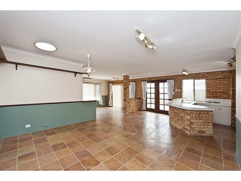 55 Rand Avenue, Waikiki WA 6169