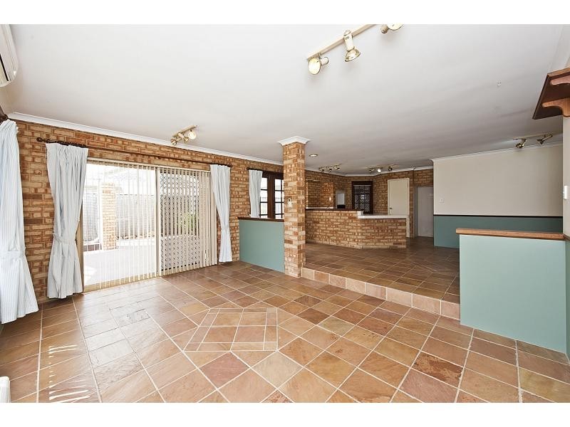 55 Rand Avenue, Waikiki WA 6169