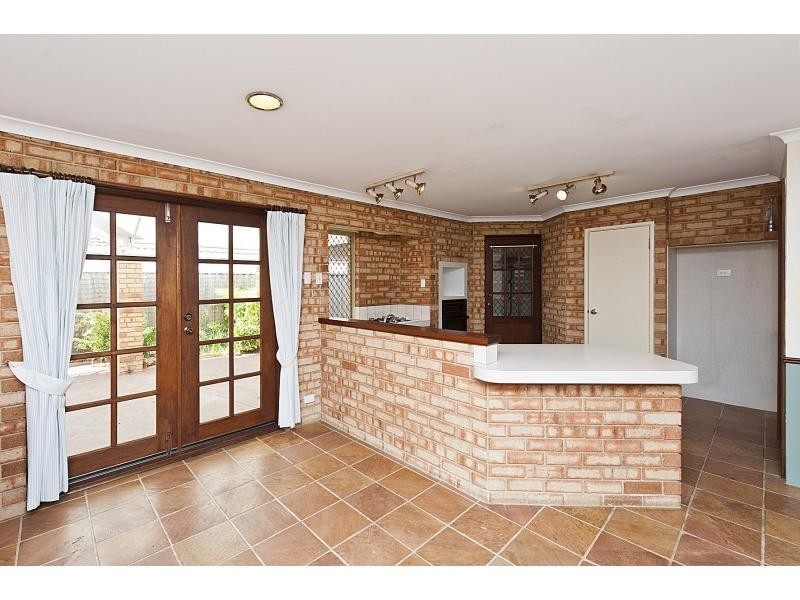 55 Rand Avenue, Waikiki WA 6169