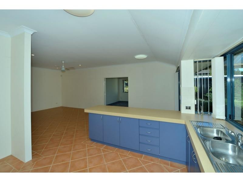 37 Suncrest Meander, Meadow Springs WA 6210