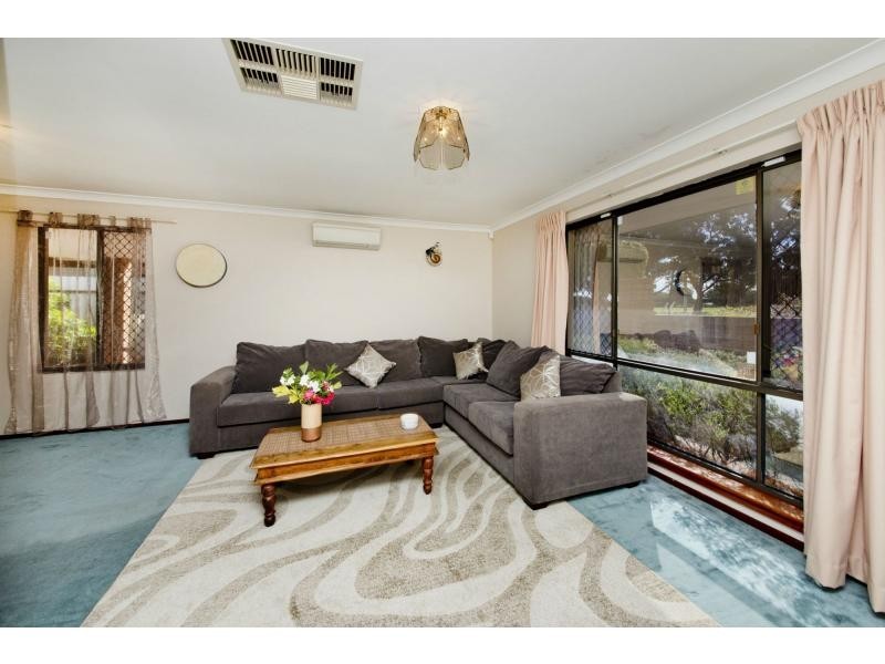 17 Robinson Road, Eden Hill WA 6054