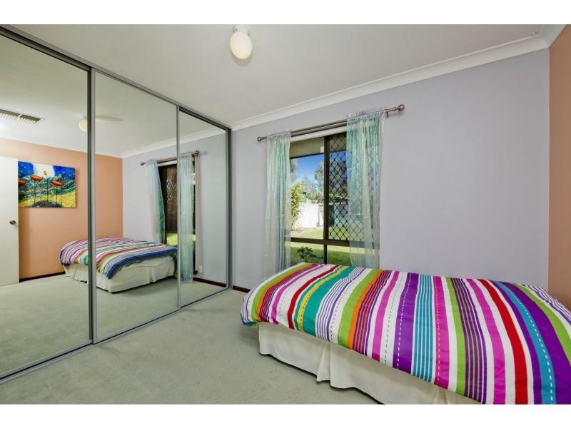 17 Robinson Road, Eden Hill WA 6054