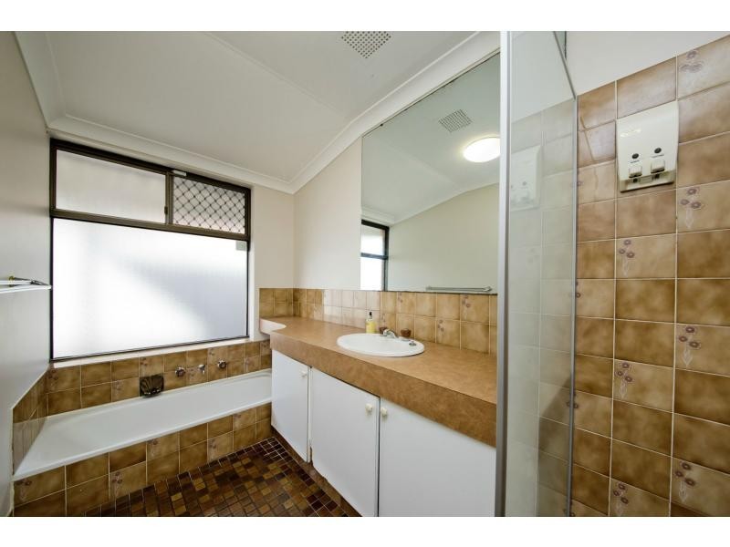 17 Robinson Road, Eden Hill WA 6054