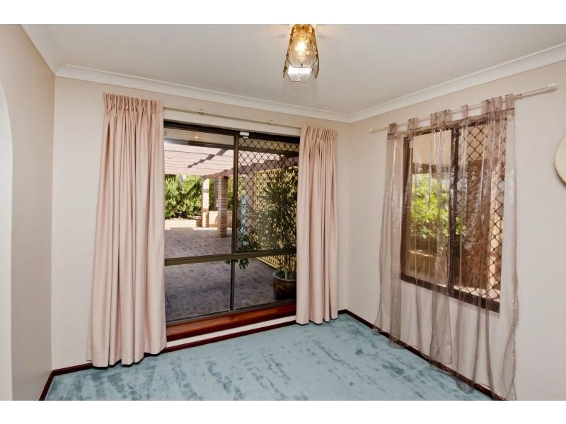 17 Robinson Road, Eden Hill WA 6054