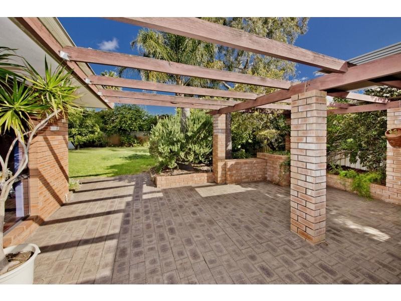 17 Robinson Road, Eden Hill WA 6054