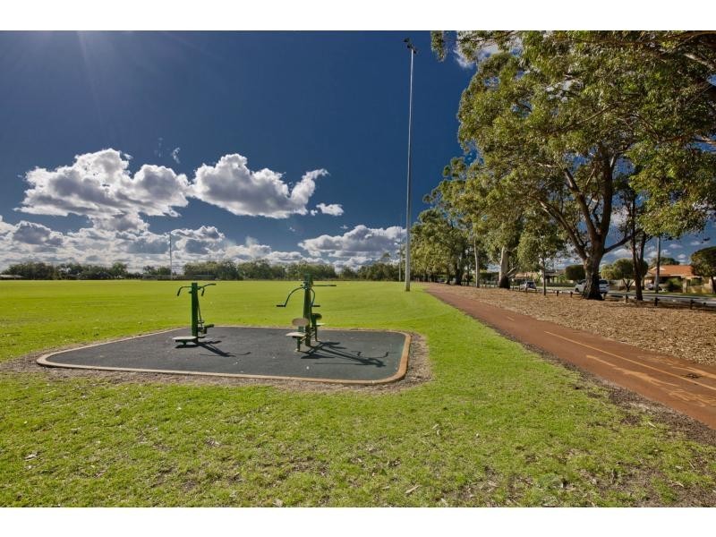 17 Robinson Road, Eden Hill WA 6054