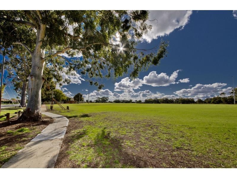 17 Robinson Road, Eden Hill WA 6054