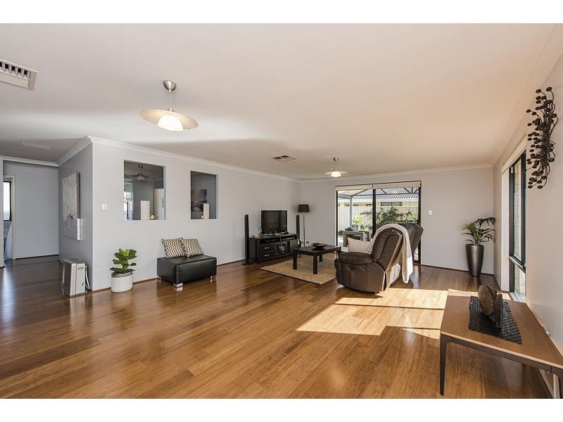 3 Meerup Drive, Success WA 6164