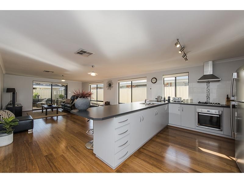 3 Meerup Drive, Success WA 6164