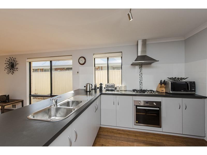 3 Meerup Drive, Success WA 6164