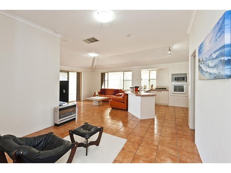 2 Mackerel Close, Warnbro WA 6169