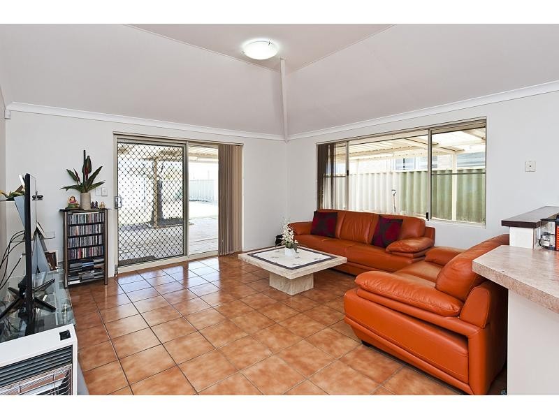 2 Mackerel Close, Warnbro WA 6169