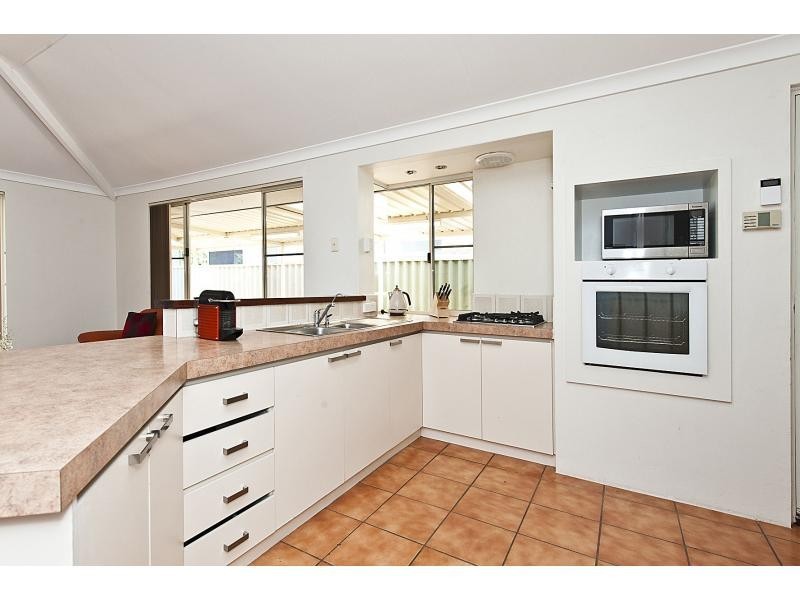 2 Mackerel Close, Warnbro WA 6169