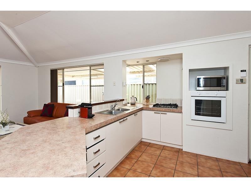 2 Mackerel Close, Warnbro WA 6169