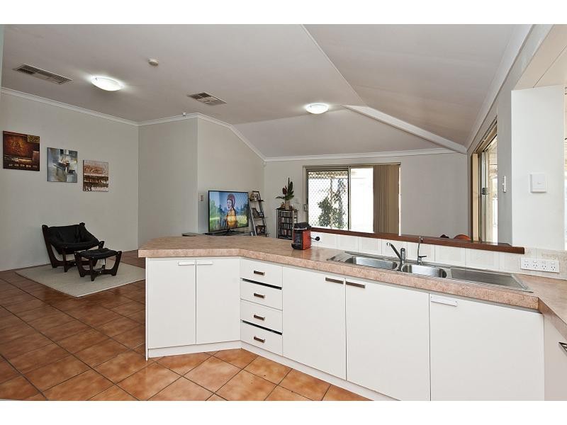 2 Mackerel Close, Warnbro WA 6169
