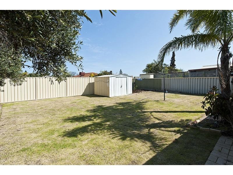 2 Mackerel Close, Warnbro WA 6169