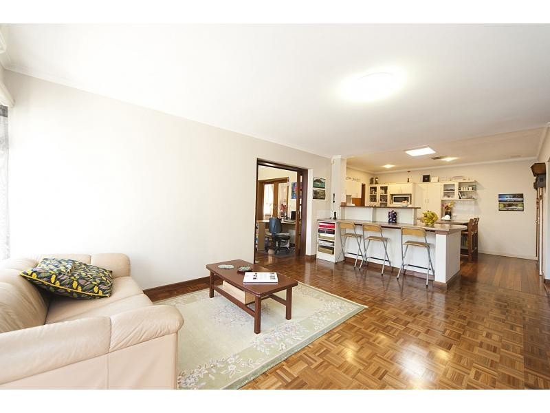 5 Lana Court, Rossmoyne WA 6148