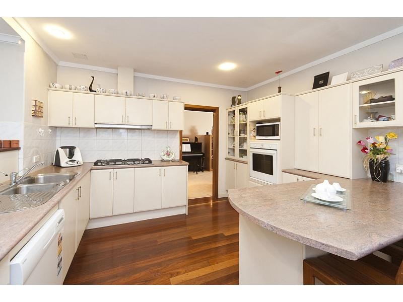 5 Lana Court, Rossmoyne WA 6148