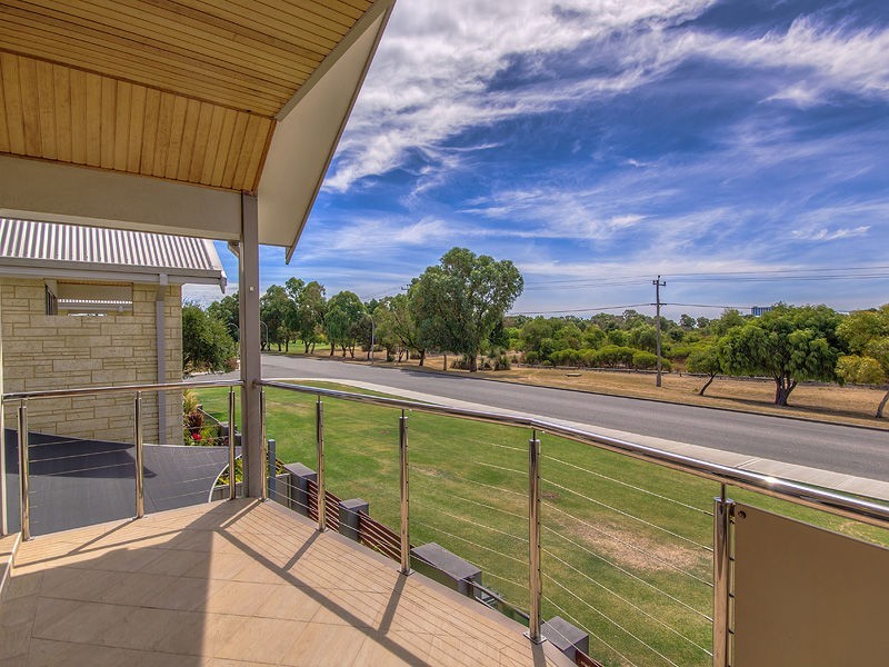 2/61 Jecks Street, Rockingham WA 6168