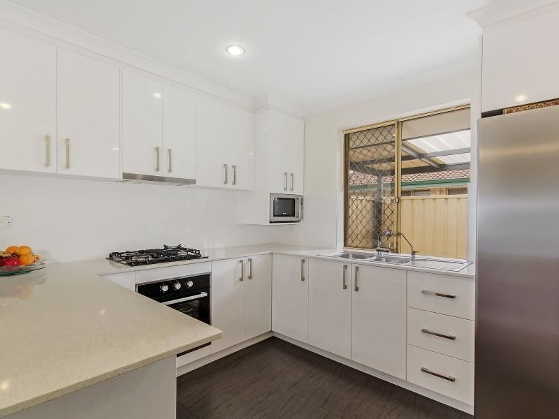 5 Hopkins Place, Waikiki WA 6169