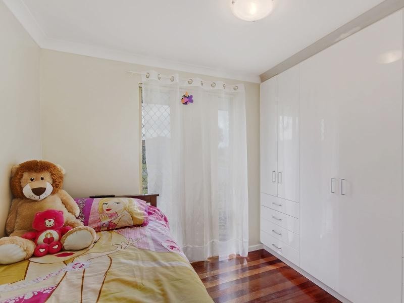 5 Hopkins Place, Waikiki WA 6169