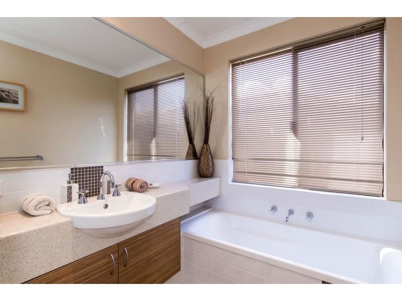 24 Cooper Street, Madeley WA 6065