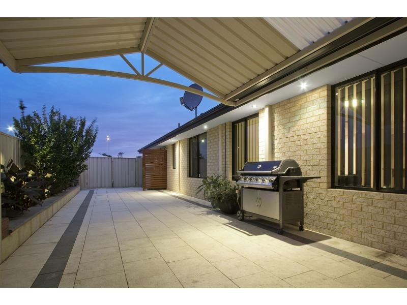 15 Saffron Way, Landsdale WA 6065