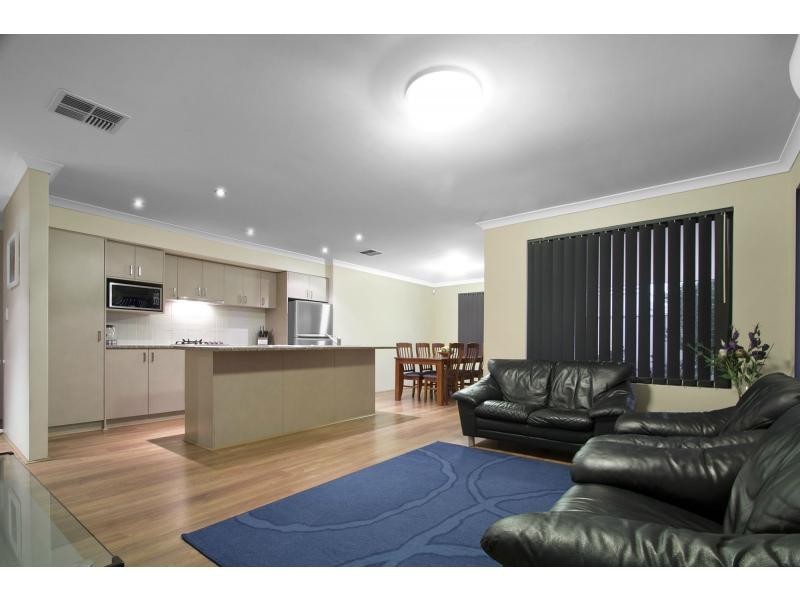 15 Saffron Way, Landsdale WA 6065