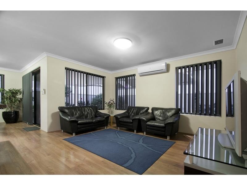 15 Saffron Way, Landsdale WA 6065