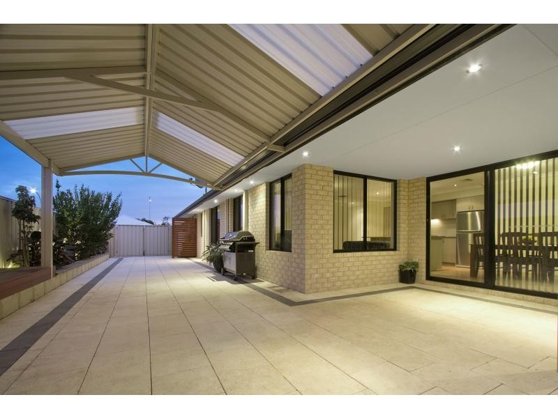 15 Saffron Way, Landsdale WA 6065