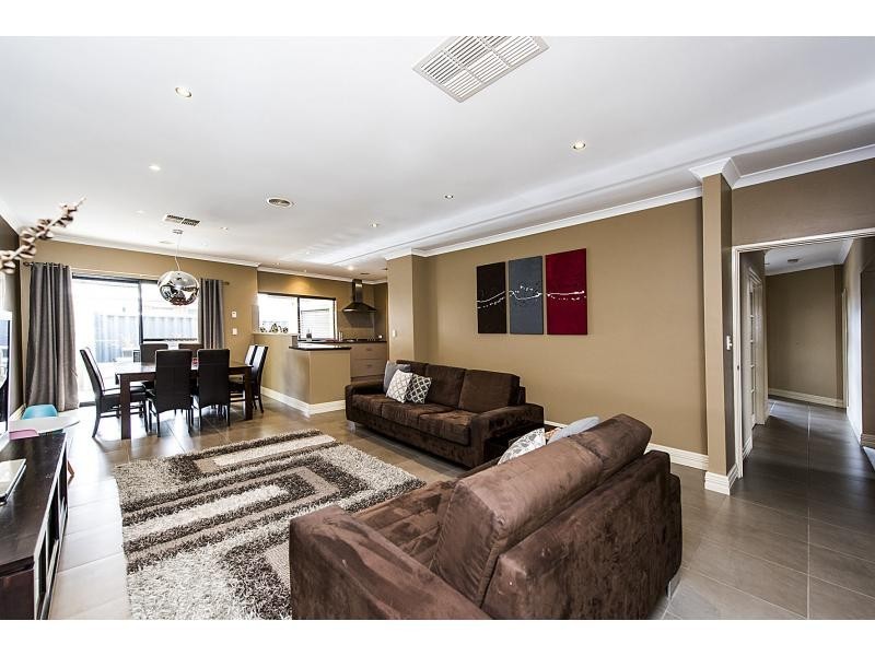 8 Lomandra View, Baldivis WA 6171