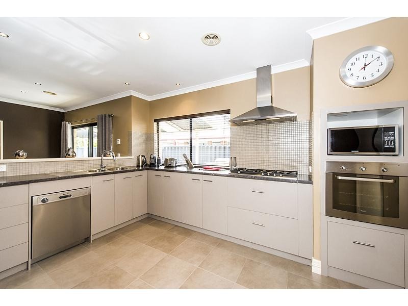 8 Lomandra View, Baldivis WA 6171