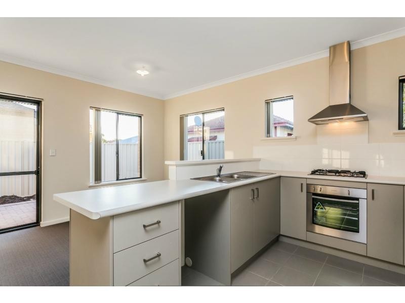 17A Chapman Road, St James WA 6102