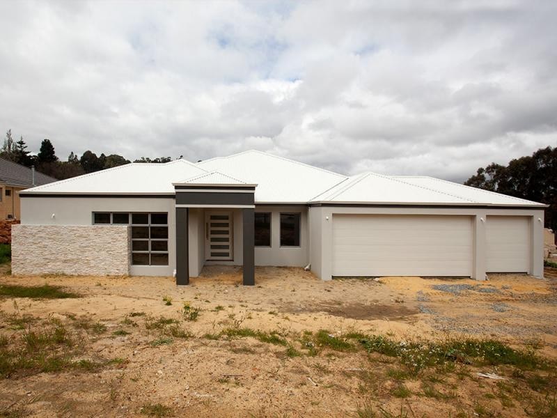 18 Maclean Street, Roleystone WA 6111